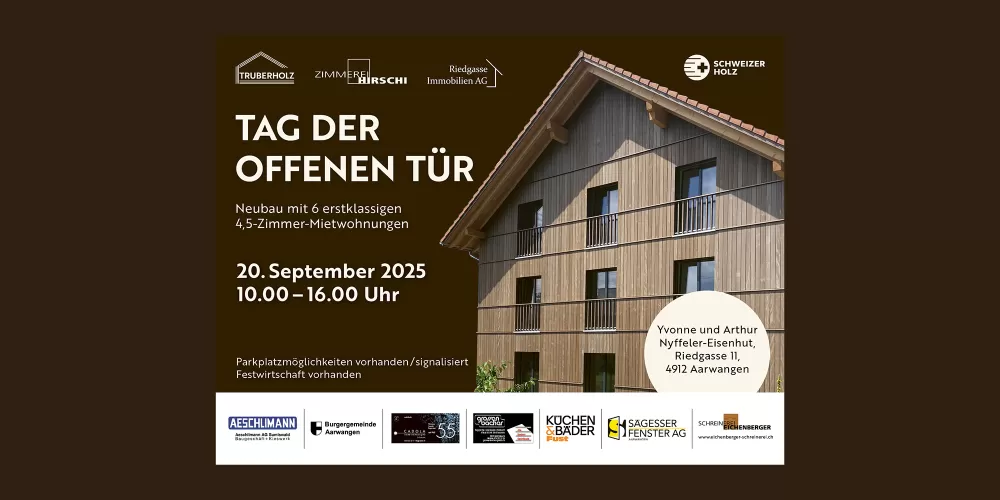 Plakat zum Tag der offenen Tür am 20. September 2025 von 10:00 bis 16:00 Uhr in Aarwangen. Thema: Neubau mit 6 erstklassigen 4,5-Zimmer-Mietwohnungen. Abgebildet ist ein modernes Holz-Mehrfamilienhaus mit Holzfassade und Balkonen. Veranstaltungsort: Yvonne und Arthur Nyffeler-Eisenhut, Riedgasse 11, 4912 Aarwangen. Hinweis: Parkplätze signalisiert, Festwirtschaft vorhanden. Logos der beteiligten Partnerfirmen unten, darunter Aeschlimann AG, Burgergemeinde Aarwangen, Küchen & Bäder Fust, Sägesser Fenster AG,