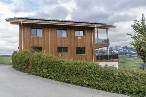 Wir freuen uns darauf, Ihnen hochwertige Holzprodukte und erstklassigen Service zu bieten. Kontaktieren Sie uns gerne, wenn Sie Fragen haben oder eine individuelle Beratung wünschen. Truberholz – Ihr Partner für hochwertiges Holz in der Schweiz."