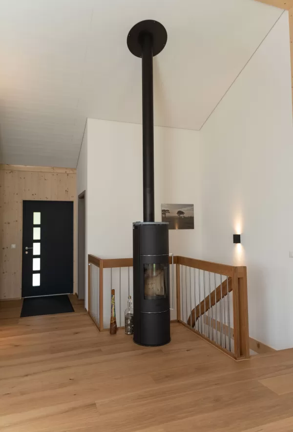 Truberholz-Haus Kleines Wohnhaus - Einfamilienhaus. Truberholzwand nur teils sichtbar. Haus steht in Ursenbach