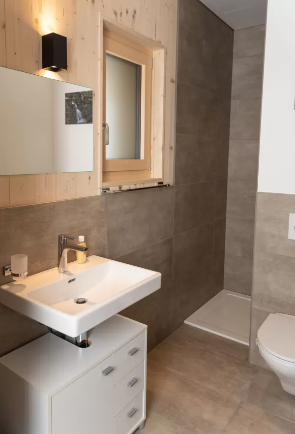 Truberholz-Haus Kleines Wohnhaus - Einfamilienhaus. Truberholzwand nur teils sichtbar. Haus steht in Ursenbach