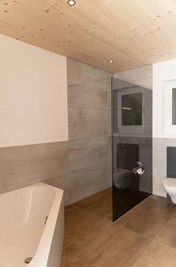 Truberholz-Haus Kleines Wohnhaus - Einfamilienhaus. Truberholzwand nur teils sichtbar. Haus steht in Ursenbach