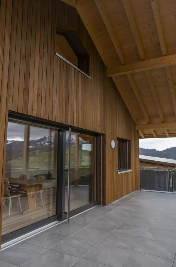 Wir freuen uns darauf, Ihnen hochwertige Holzprodukte und erstklassigen Service zu bieten. Kontaktieren Sie uns gerne, wenn Sie Fragen haben oder eine individuelle Beratung wünschen. Truberholz – Ihr Partner für hochwertiges Holz in der Schweiz."