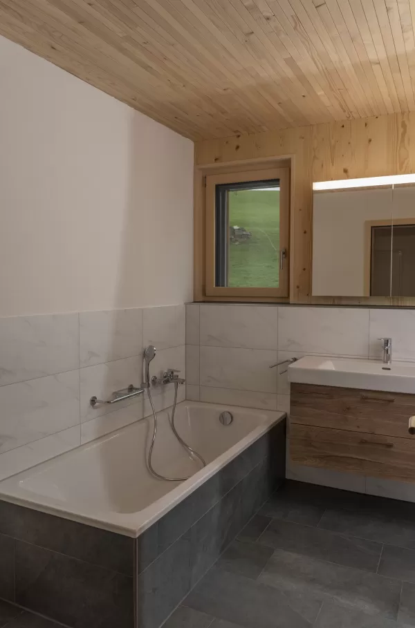 Wir freuen uns darauf, Ihnen hochwertige Holzprodukte und erstklassigen Service zu bieten. Kontaktieren Sie uns gerne, wenn Sie Fragen haben oder eine individuelle Beratung wünschen. Truberholz – Ihr Partner für hochwertiges Holz in der Schweiz."