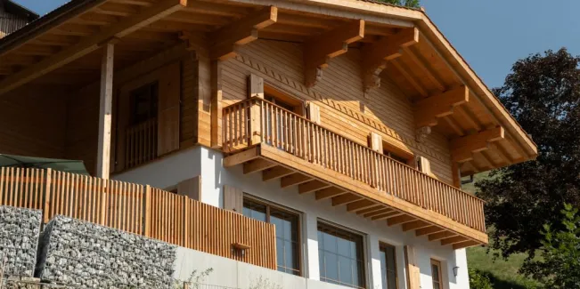 Kompetenz als Gesamtdienstleister und spricht sowohl Bauherren als auch Architekten, Planer und Geschäftspartner an.