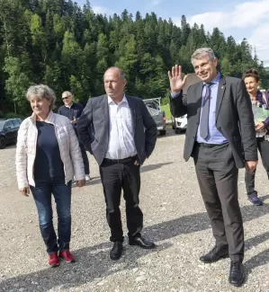 Am 29. Juni 2021 besuchte Nationalratspräsident Andreas Aebi (SVP/BE) unser Unternehmen mit 70 ausländischen Botschafter.