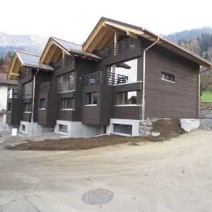 Reiheneinfamilienhaus konsequent in Holz, gesundes Innenraumklima durch Abschirmung von Elektrosmog. Materialien wie z.B. Radiatoren aus Gebrauchtwarenhandel