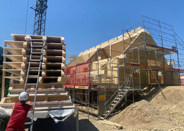 Aufrichten Truberholz Wohnhaus mit Anbau in Luthern