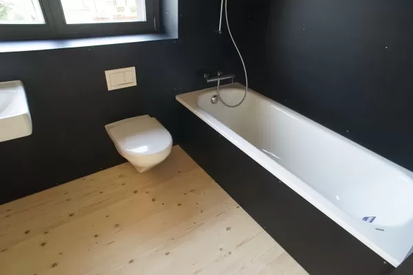 Reiheneinfamilienhaus konsequent in Holz, gesundes Innenraumklima durch Abschirmung von Elektrosmog. Materialien wie z.B. Radiatoren aus Gebrauchtwarenhandel