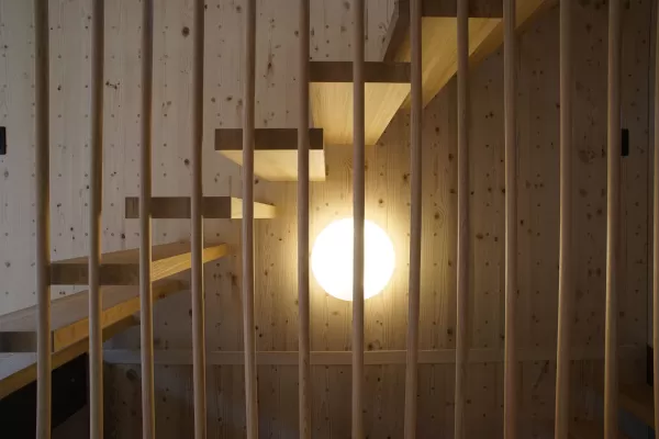 Reiheneinfamilienhaus konsequent in Holz, gesundes Innenraumklima durch Abschirmung von Elektrosmog. Materialien wie z.B. Radiatoren aus Gebrauchtwarenhandel