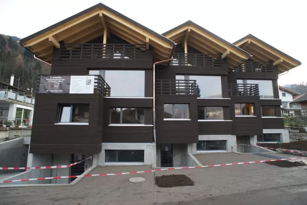 Reiheneinfamilienhaus konsequent in Holz, gesundes Innenraumklima durch Abschirmung von Elektrosmog. Materialien wie z.B. Radiatoren aus Gebrauchtwarenhandel