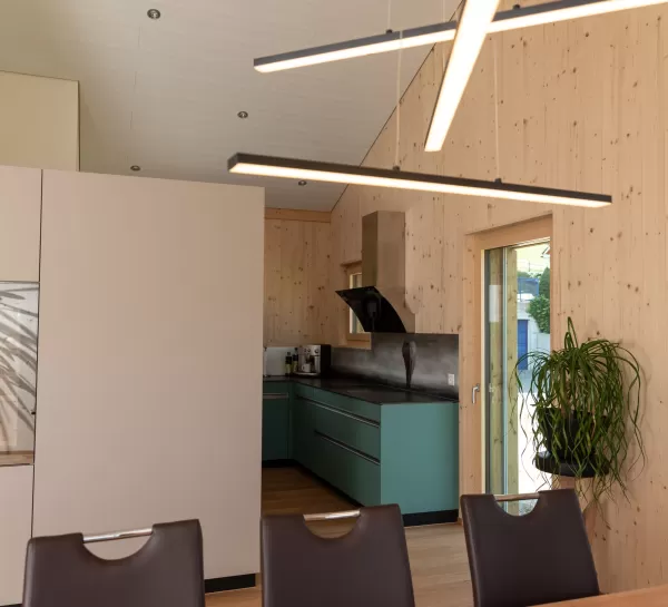 Truberholz-Haus Kleines Wohnhaus - Einfamilienhaus. Truberholzwand nur teils sichtbar. Haus steht in Ursenbach