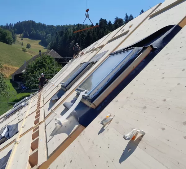 Aufrichten Truberholz Wohnhaus mit Anbau in Luthern