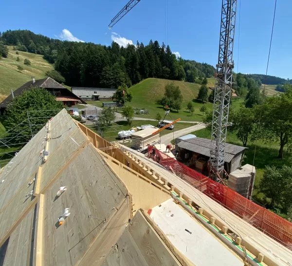 Aufrichten Truberholz Wohnhaus mit Anbau in Luthern