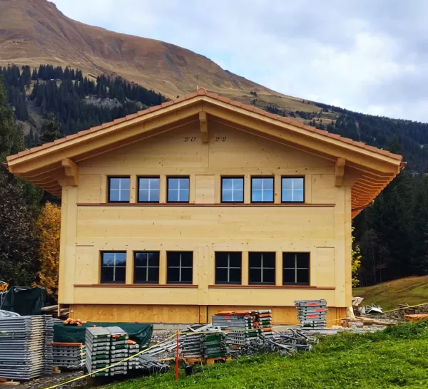 Aufrichten, Bauphase, Baudienstleistung, Planung Truberholzhaus, Ersatzneubau, Wohnhaus, Einfamilienhaus, im grünen in Launen